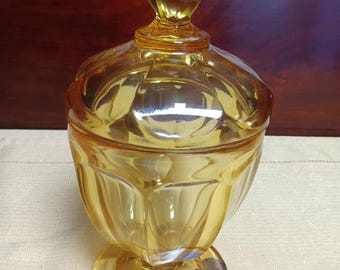 Dulcera antigua de Williamsburg color ámbar con tapa, de Imperial Glass Ohio, con etiqueta original. (3955)