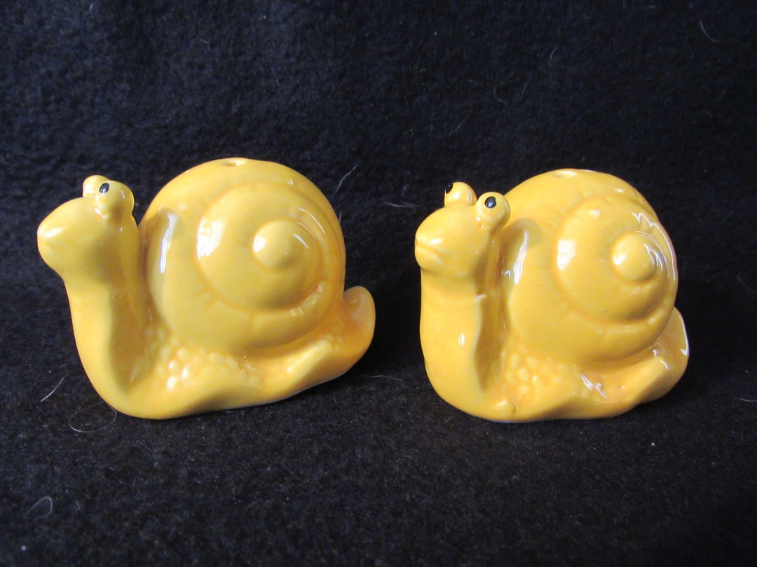 Cracker Barrel Yellow Garden Snails Salt and Pepper Shakers. 3433 Etsy