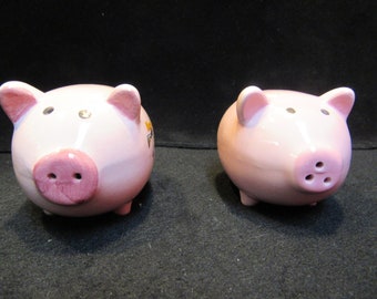 Pig Salt and Pepper Shakers, Maryland Souvenir     (1682)