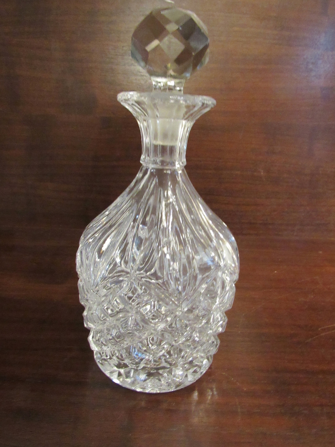 Pineapple Cut Crystal Decanter, Elegant Glass Decanter and Stopper