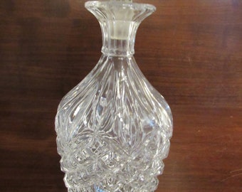 Pineapple Cut Crystal Decanter, Elegant Glass Decanter and Stopper, Unknown Manufacturer, Sherry Decanter.   (3323)