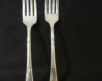 Dinner Fork, Inspiration Silverplate 1933, Rogers and Bro, par International Silver, Silverware, Flatware, Set of 2.   (2807)