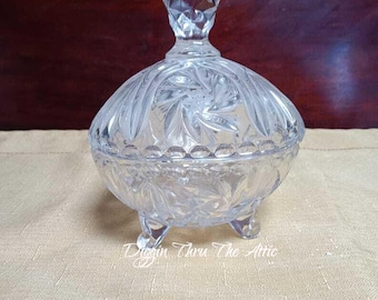 Plato para dulces con tapa, diseño de rueda de cristal de plomo, forma triangular de tres patas, cristal tallado y grabado (3946)