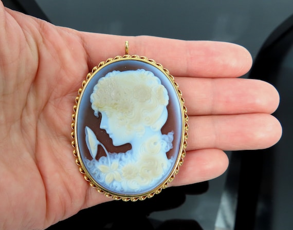 Vintage Hand Carved Agate Cameo 18K Yellow Gold P… - image 1