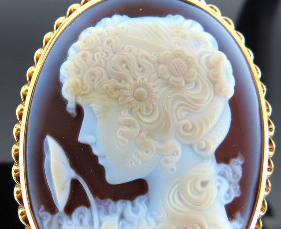 Vintage Hand Carved Agate Cameo 18K Yellow Gold P… - image 4