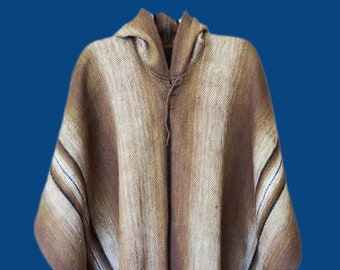 Gloednieuwe, warme en comfortabele poncho van alpaca-lamawol, bruine tinten, Andes, Andes.