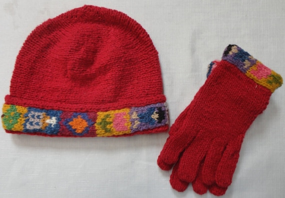 set hand woven gloves and cap comfortable Warm sheep wool blended with alpaca wool winter white color andean