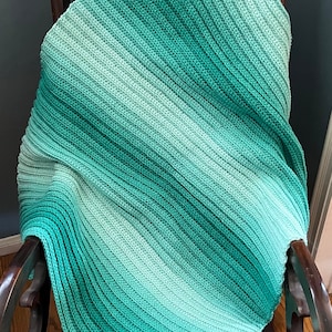 Crocheted Green Baby Blanket - Handmade - Frees Shipping