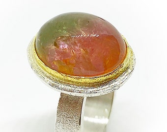 Uau! Precioso anillo en Plata de Ley y Oro de 18K con preciosa Turmalina bicolor (Verde/Melocotón) natural de altísima calidad. Anillo.