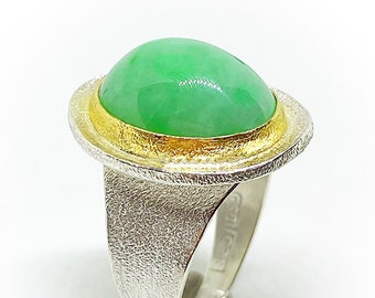 Precioso anillo con preciosa Turmalina bicolor ovalada en cabujón de 17 mm x 12,6 mm (10.10 quilates). Anillo.