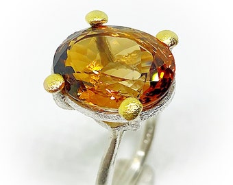 Magnífico anillo con precioso Topacio Imperial natural de gran calidad en talla oval. Ring.