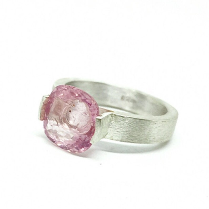 Wonderful sterling silver ring with an extraordinary 2.97 carats pink Tourmaline High quality Sterling Silver Tourmaline ring.