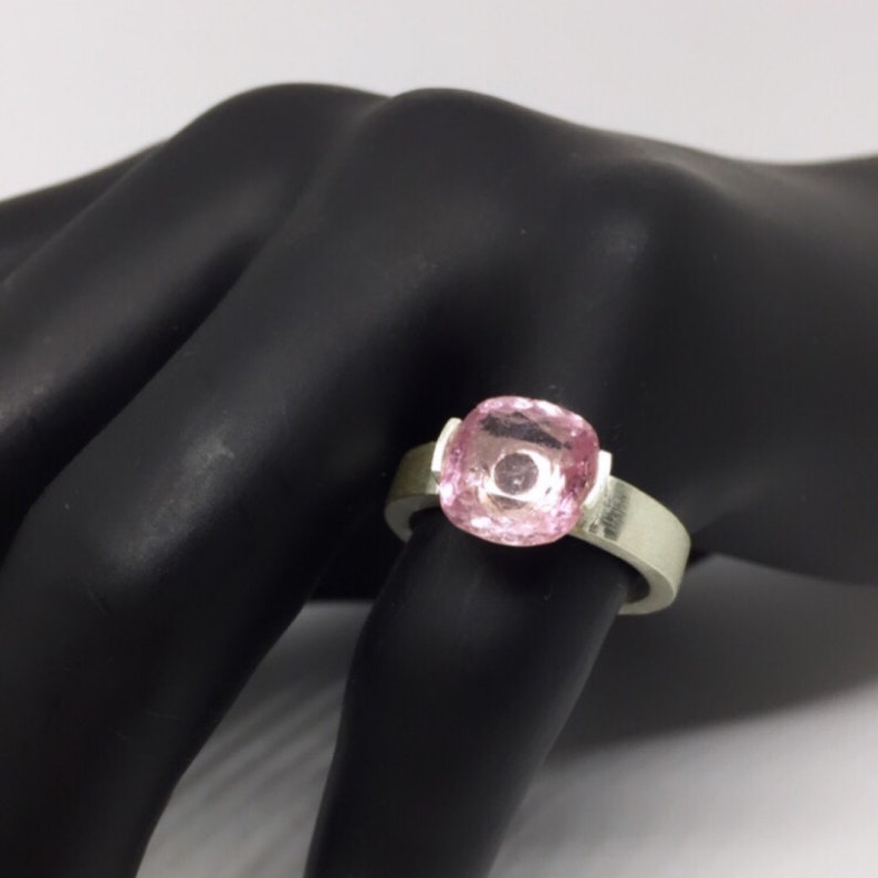 Wonderful sterling silver ring with an extraordinary 2.97 carats pink Tourmaline High quality Sterling Silver Tourmaline ring.