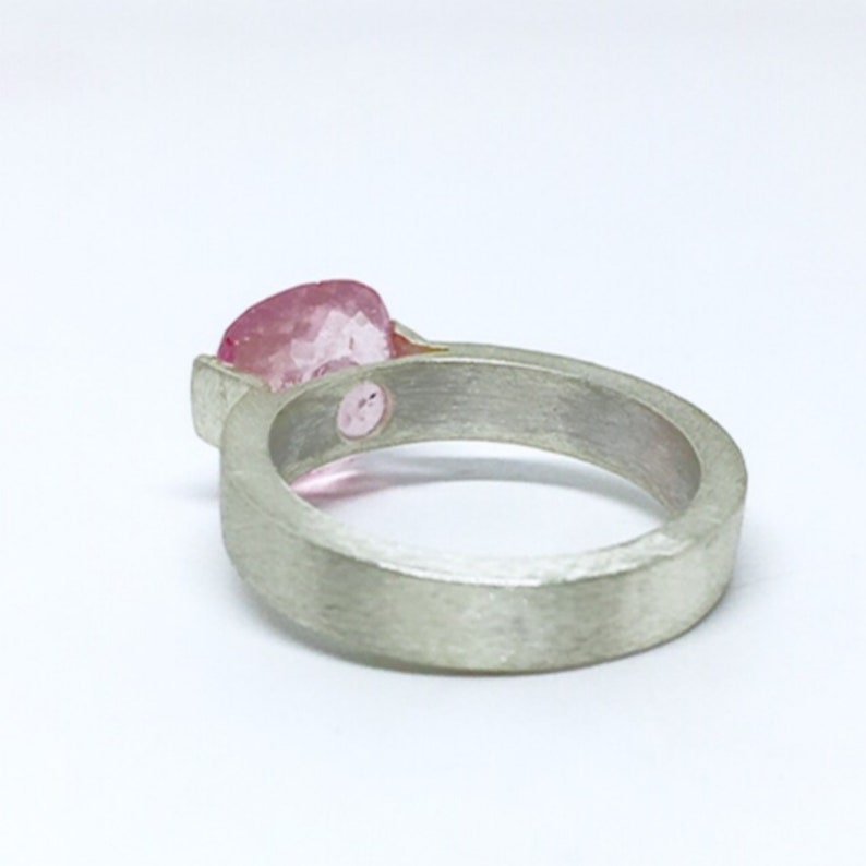 Wonderful sterling silver ring with an extraordinary 2.97 carats pink Tourmaline High quality Sterling Silver Tourmaline ring.