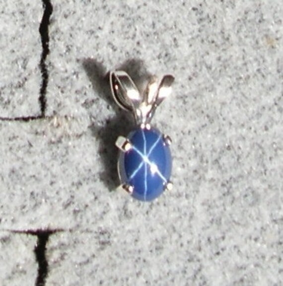 Vintage Linde Lindy 7x5mm Cornflower Blue Star Sapphire - Vintage Star Sapphire Pendant Vintage Linde Lindy 7x5mm Cornflower Blue Star Sapphire - Vintage Star Sapphire Pendant