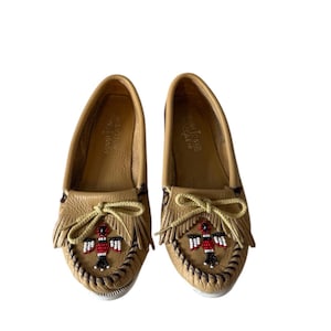 Vintage Minnetonka Moccasins Buckskin Size 7 Beaded 7.5