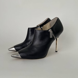 Michael Michael Kors black leather bootie herls with pointed silver toe Size 7.5