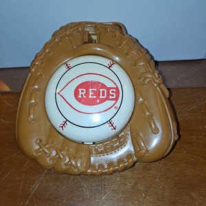 Plástico vintage MLB Cincinnati Reds Catchers Mit Night Light, usado, funcionando, fã de beisebol, desgaste leve, luva de bola de fã de esportes