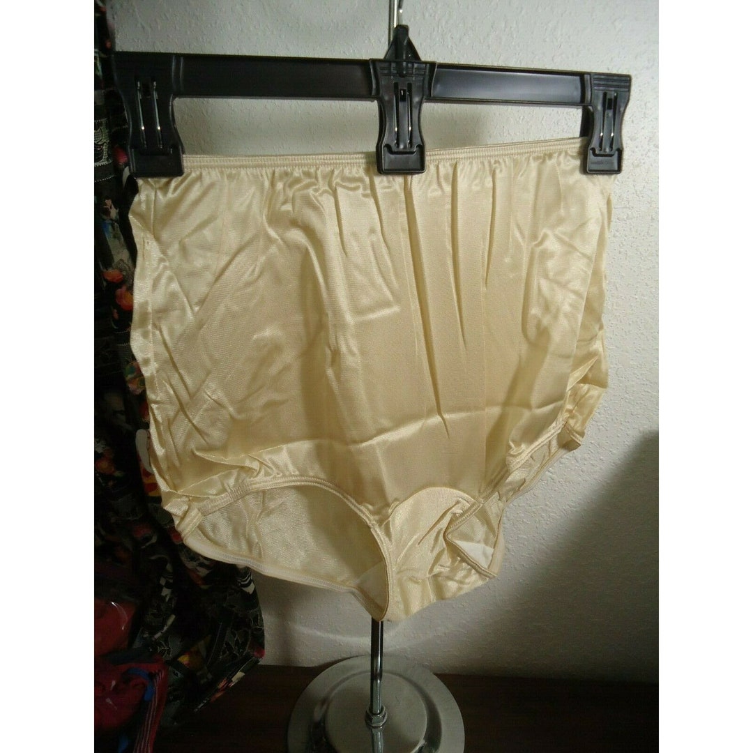 NOS Vtg Light Beige NYLON Panties Silky Oldstock Sz 6 Granny High Waist