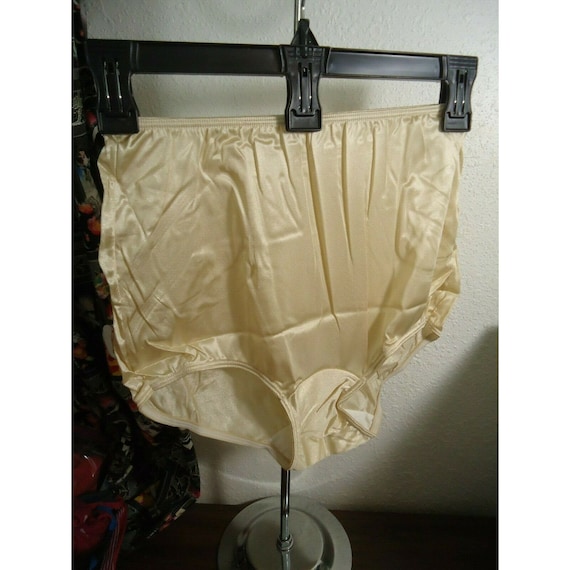 NOS Vtg Light Beige NYLON Panties Silky Oldstock Sz 6 Granny High