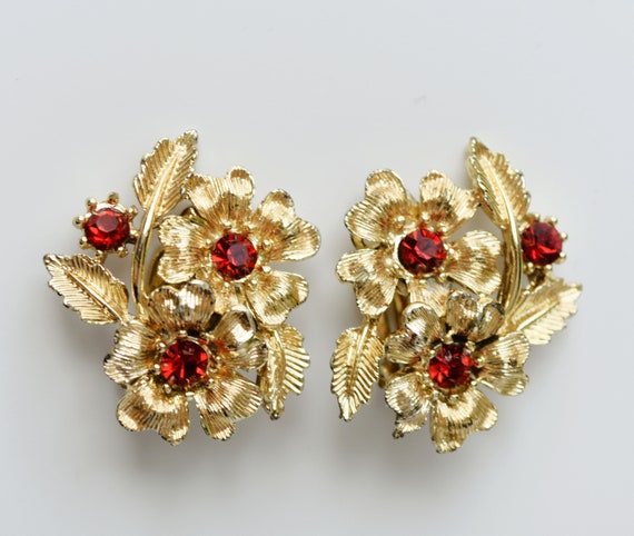 Vintage Coro Clip on Earrings Gold Tone Flower Le… - image 2