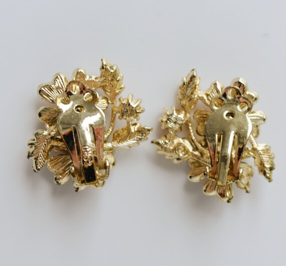 Vintage Coro Clip on Earrings Gold Tone Flower Le… - image 4