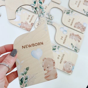 Séparateurs de garde-robe en bois pour bébé, cadeau nouveau-né, organisation pour chambre de bébé, baby shower, ours bleu, séparateurs de penderie, taille de vêtements, nouveaux parents