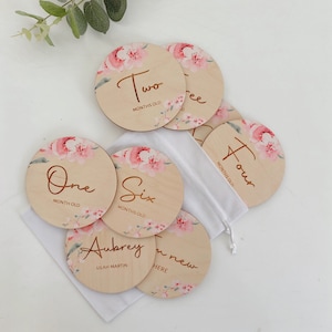 Cartes d'étape florales en bois, Disques d'étape importante pour bébé, Cartes d'étape importantes personnalisées, Cadeau prénom pour nouveau-né, petite fille, Shower de bébé pour nouveaux parents