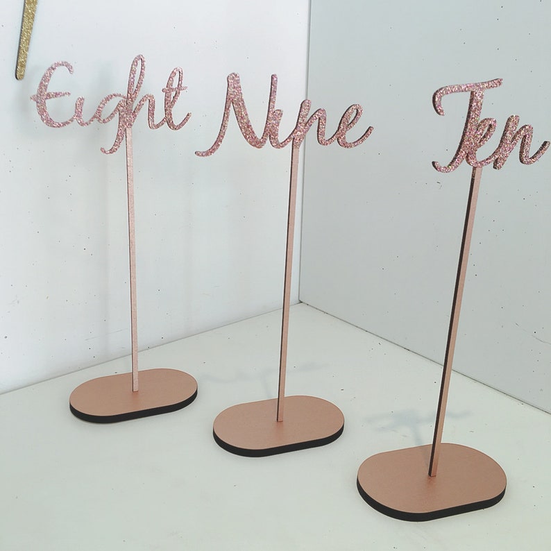 Set 25 Numeri Da Tavolo Esagonali In Legno Con Base - Per Matrimoni, Banchetti, Decorazioni