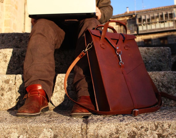 Brown Leather laptop bag. Handbag and removable shoulder strap, with front pockets. Design by Ludena.