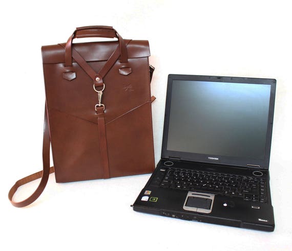 leather laptop bag. Handbag with removable shoulder strap and front pockets. Designed by Ludena.