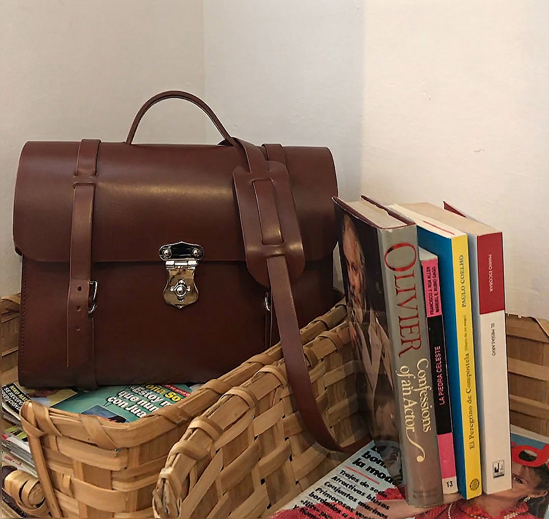 11 Inch Brando Leather Messenger Bag in Brown