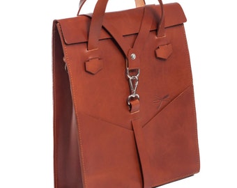 Leather laptop bag. Handbag and removable shoulder strap, with front pockets. Design by Ludena.