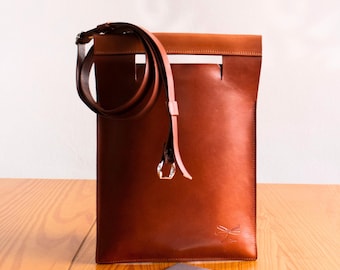 Convertible Macbook leather sleeve, Leather bag for iPad and laptop, Bag-case for travel and work, Stylish leather accessory for men.