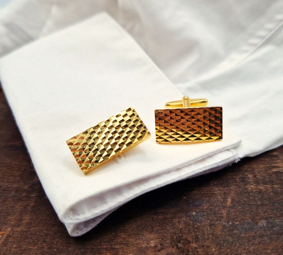 Cufflinks Gold Tone Rectangular Engine Turned Che… - image 2