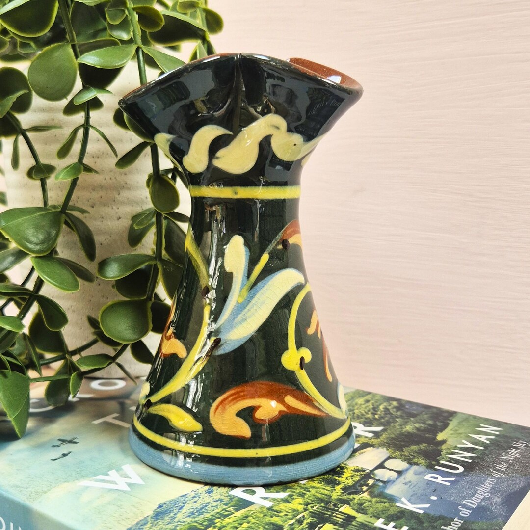 Antique Hart and Moist Exeter Pottery Tricorn Posy Vase Scroll Pattern ...