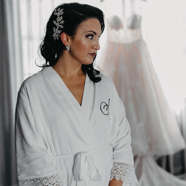 Bridal Robe White with lace, Bridesmaid Robes,  Bridesmaid Lace robes UK, Bridesmaid lace robes Canada, robe demoiselle d'honneur