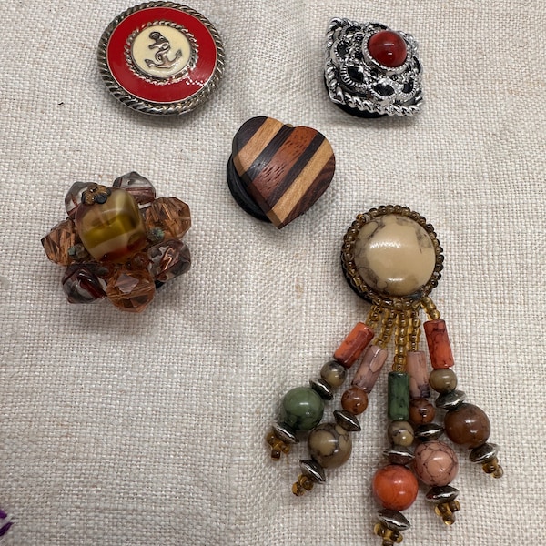 Set of 5 reclaimed upcycled jewelry magnets, refrigerator magnets, vintage home and kitchen decor, costume jewelry magnets