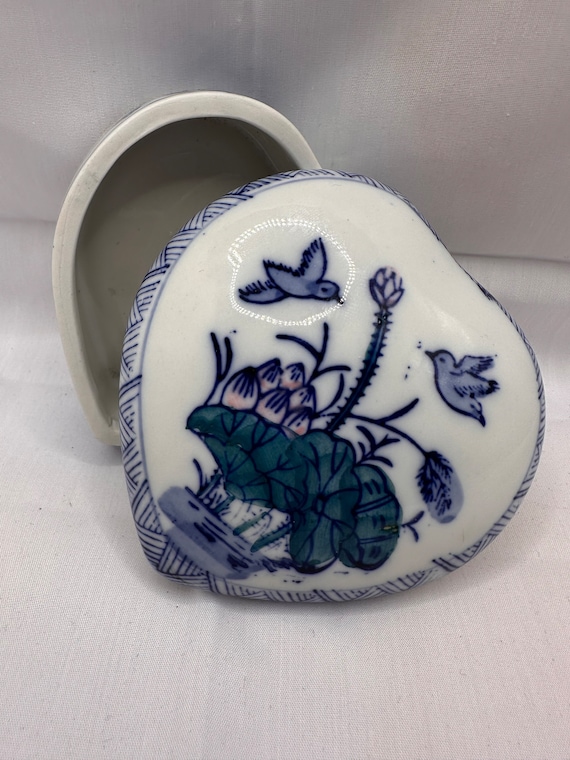 Vintage ring dish, small dish with lid, ring box, 