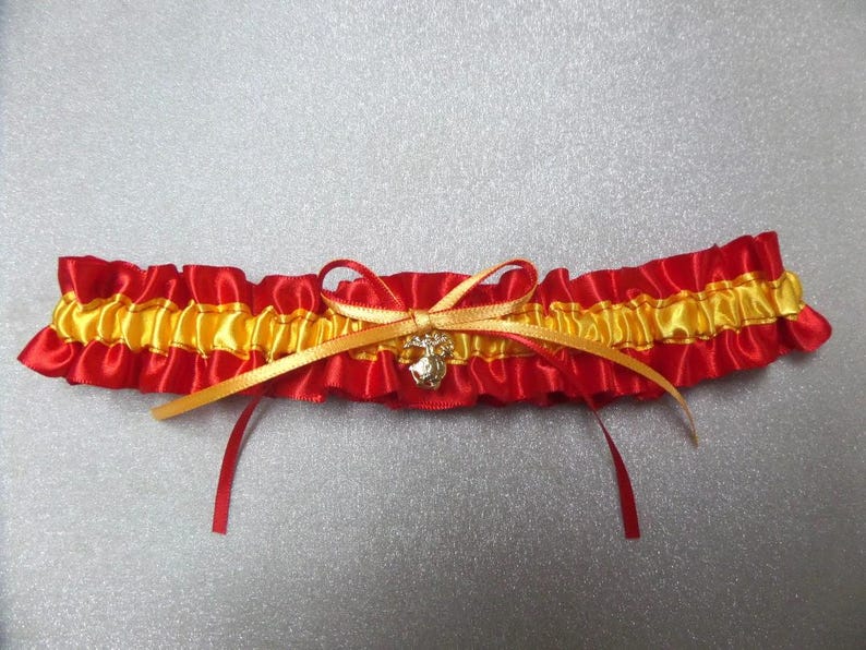 ELIGE* Amuleto del Cuerpo de Marines de EE. UU. Camuflaje Uniforme militar estadounidense Camuflaje / rojo dorado Liga de boda para lanzar Recuerdos de lanzamiento de boda Almohada para portador de anillos de los Marines Yellow & red satin