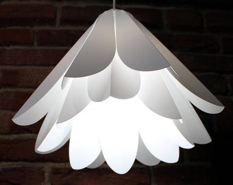 Lily Flower Light Shade, White Lampshade, Contemporary Hanglamp, Modern Art Home Decor, Ontworpen en gemaakt in het Verenigd Koninkrijk