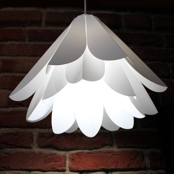 Lily Flower Light Shade, weißer Lampenschirm, zeitgenössische Pendelleuchte, moderne Kunst Wohnkultur, entworfen und hergestellt in Großbritannien