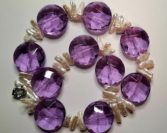 Collar vintage de cristal morado checo y perlas: joyería artesanal de cuentas
