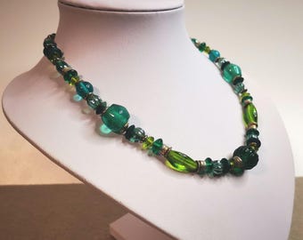 Böhmische grüne Glasperlen-Halskette