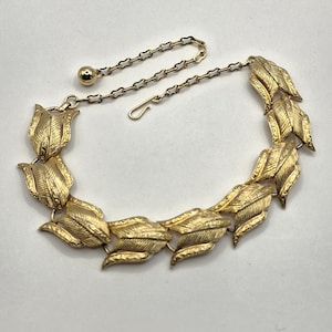 Cadena de eslabones de hoja en tono dorado vintage