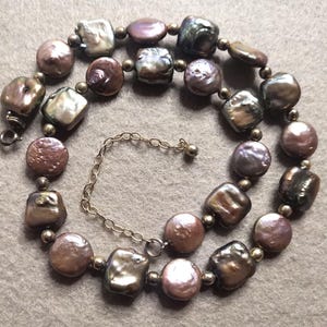 Collier de perles carrées et disques gris d'eau douce vintage