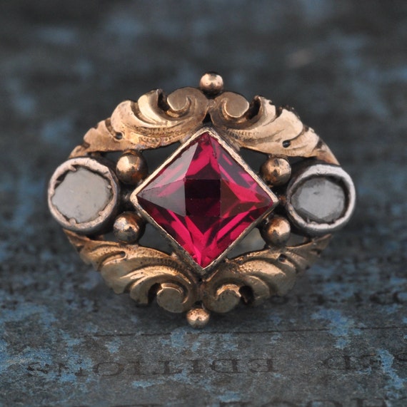 Art deco right hand ring outlet