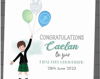 パーソナライズされたスコットランドのキルトを着た男の子向けの初聖体拝領式用宗教儀式カード（風船3個付き）