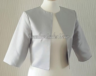 Bolero satinado gris plateado claro / encogimiento de hombros / chaqueta recortada /envoltura/chal forrado - Reino Unido 4-26 EE.UU. 1-22 #4