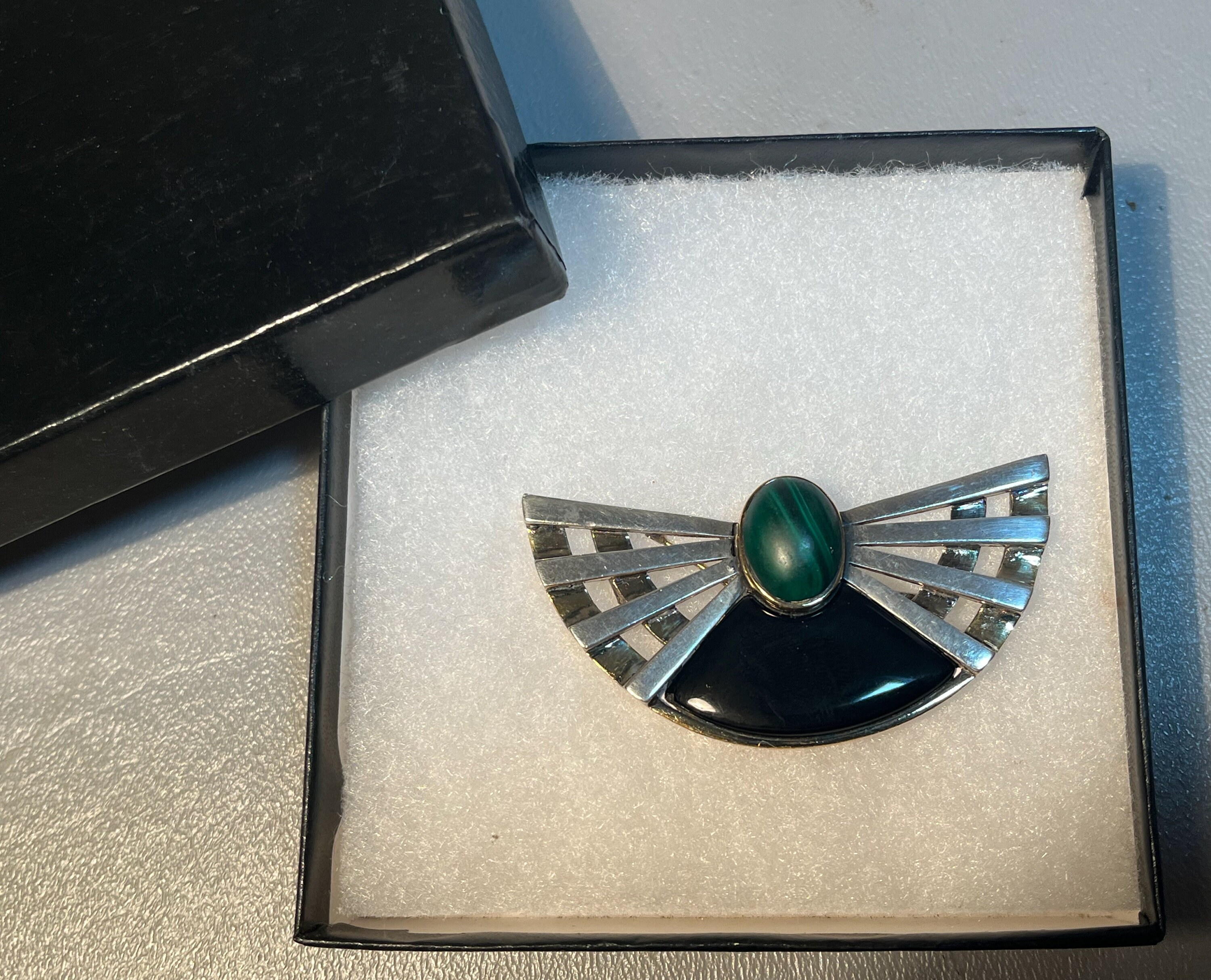 Signed Kai Yin Lo Brooch Pin Sterling Silver Malachite Onyx Signed Kai Yin Lo Brooch Pin Sterling Silver Malachite Onyx